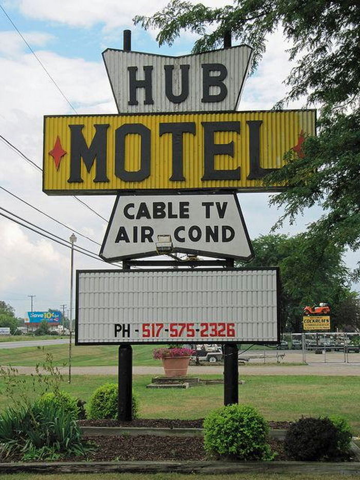 Hub Motel - Sign Photo From Pinterest (newer photo)